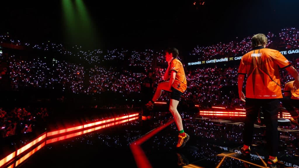 FNC Boaster dancing on the VALORANT Champions 2025 stage (Image via Adela Sznajder | Riot Games)