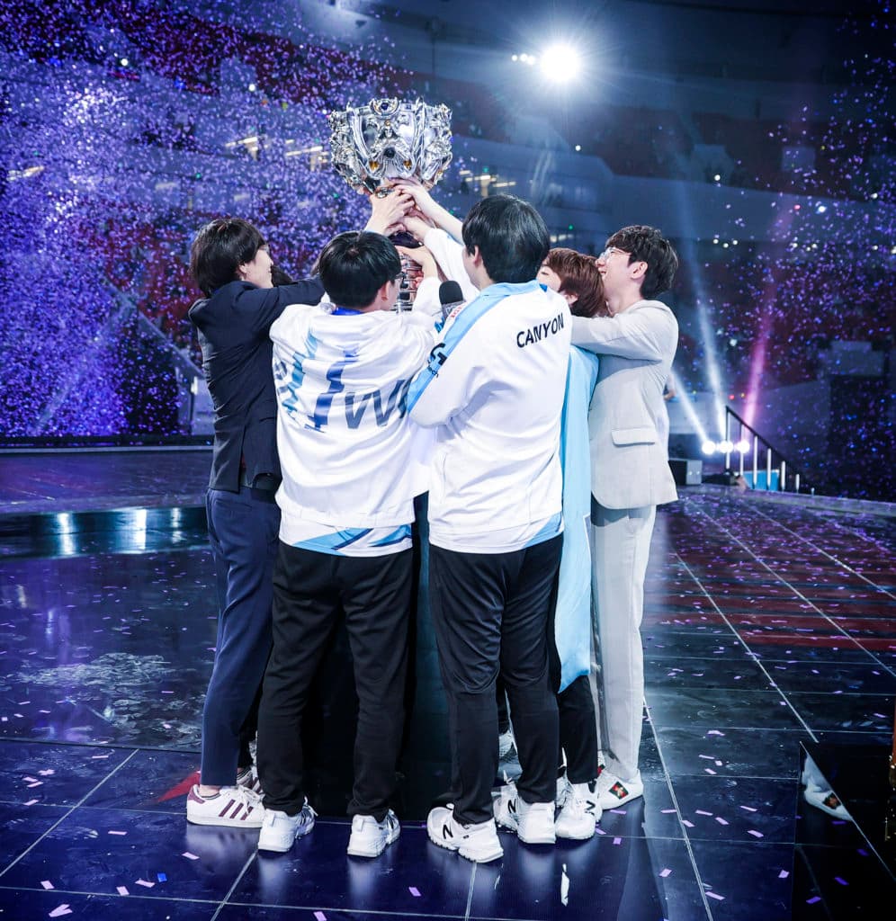 <em>Damwon Gaming lifting the World Championship trophy. Image courtesy of <a href="https://www.flickr.com/photos/lolesports/50551903787/in/album-72157716695715192/" target="_blank" rel="noreferrer noopener nofollow">LoL Esports Flickr</a></em>