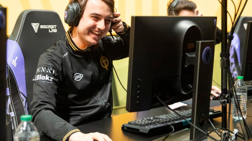 GG Ablazeolive: “When I play LCS in the room I practice in everyday, a scrim mentality does creep in a little bit.” cover image