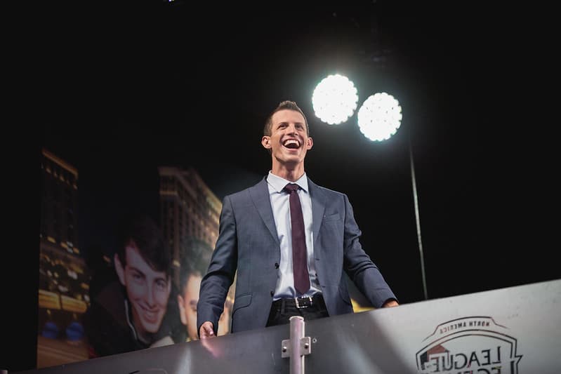 CaptainFlowers kündigt an, dass er die Worlds 2021 nicht casted cover image