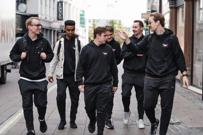 Heroic 1v5 Clutch by Refrezh sends Team Liquid packing cover image