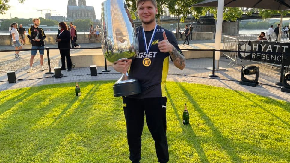 S1mple übertrifft Stewie2k als Spieler mit dem sechsthöchsten Preisgeld in CS:GO cover image
