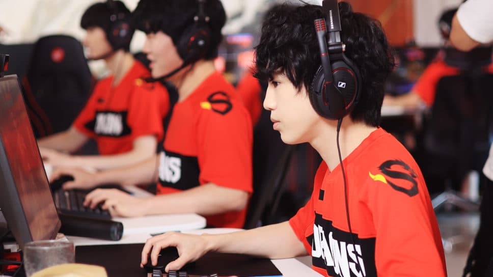 Izayaki after Shanghai Dragons win: “Dallas Fuel were a lot weaker in Playoffs Compared to the Regular Season” cover image