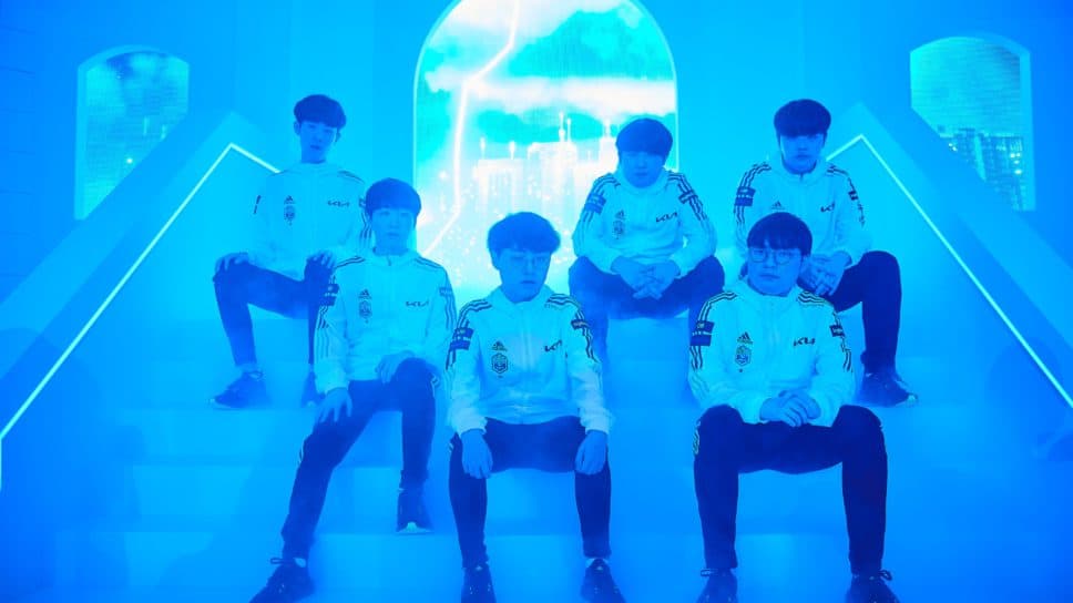 DWG KIA advance to Worlds finals after a tense 5-game series cover image