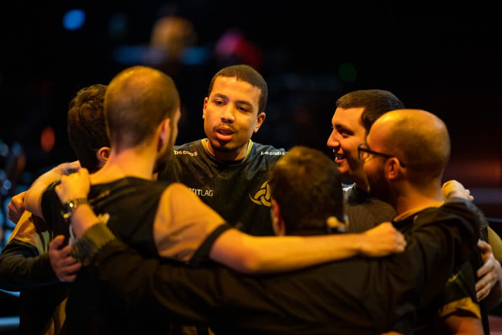 gtn e seus companheiros, da Team Vikings, antes do jogo - Foto: VALORANT Esports