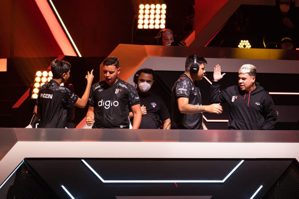 Jogadores da B4, equipe campeã da LBFF 6 - Foto: <em>Juliana Pedutti, Filipe Nevares &amp; Anderson Alcantarino</em>