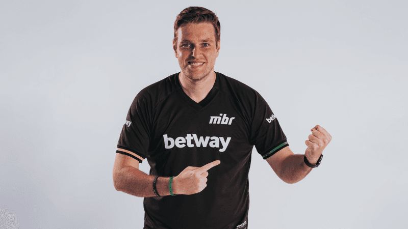 Apoka anuncia pausa na carreira de coach cover image