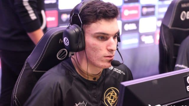 Crosshair e viewmodel de Plopski no CS:GO cover image