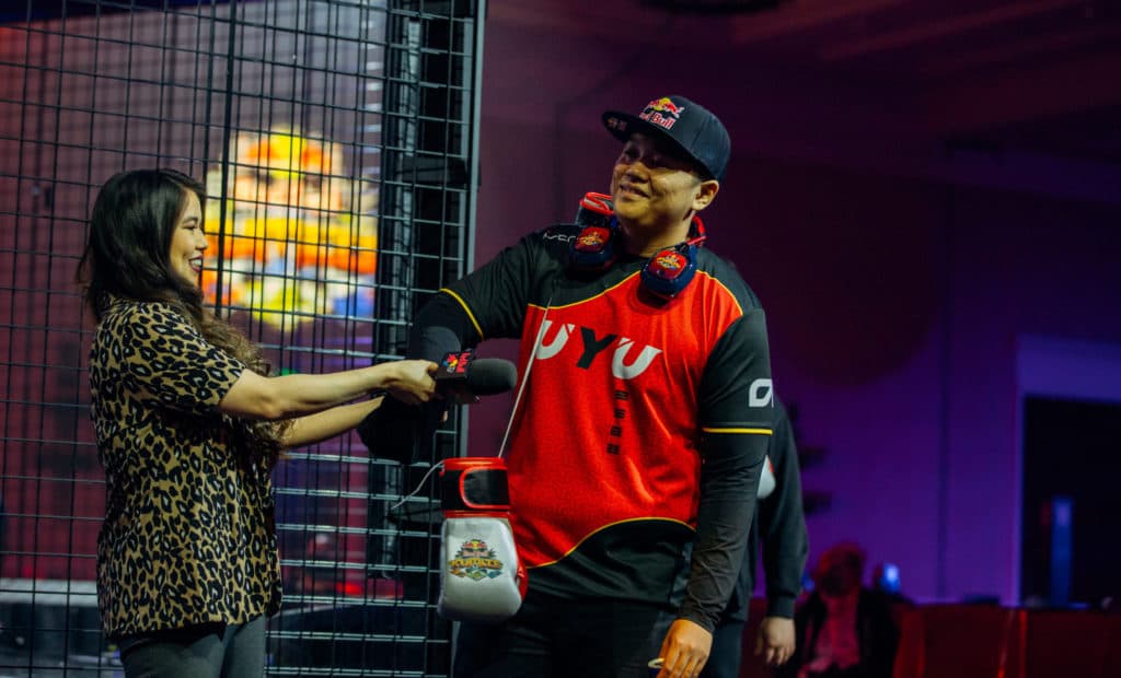 Hoa 'Anakin' Luu picks their coin at Red Bull Kumite in Las Vegas, Nevada on November 13, 2021 // Li Xiu Hoang / Red Bull Content Pool //