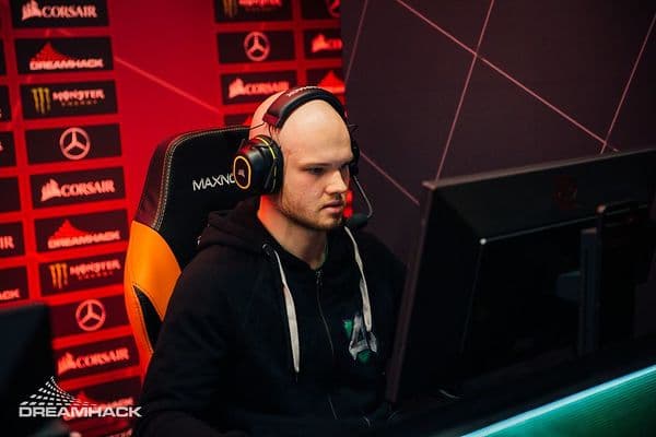 “Everybody’s playing from home, learning each day and taking it easy. In the future we’d like to have an org, but right now, it’s a good time” : goonsquad LIMMP cover image