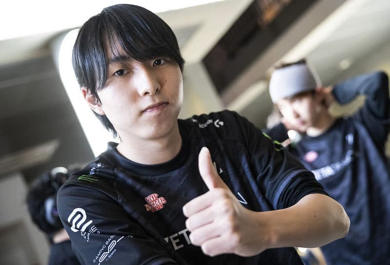 SugarZ3ro’s Valorant crosshair and video settings cover image