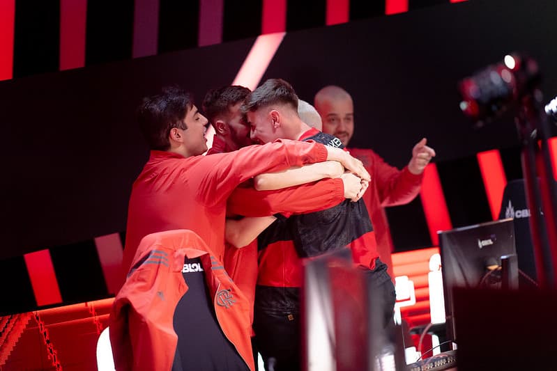 Flamengo comemora após título - Foto: Bruno Alvares/Riot Games