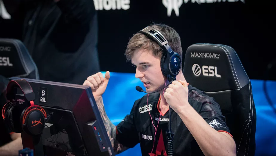 dev1ce enquanto jogava pela Astralis - Foto: Divulgação/ESL