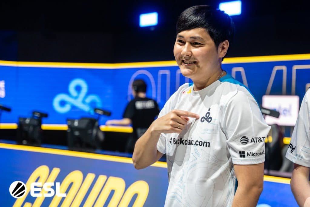 Hobbit pointing to the Cloud9 logo in front of the crowd. Image Credit: <a href="https://twitter.com/ESLCS">ESL</a>.