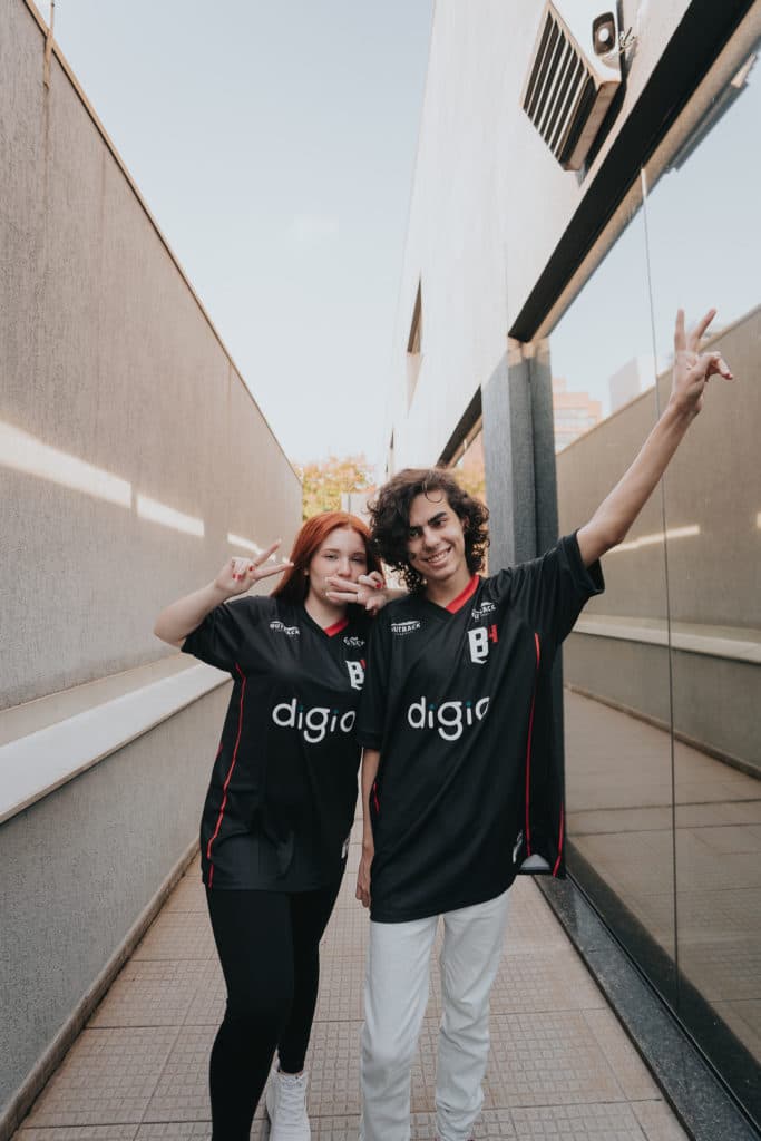 Jelly e Krysme, as duas novas jogadoras da B4 Angels - Reprodução B4 Esports