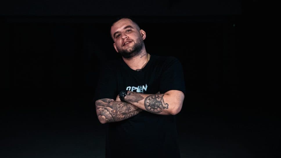 “Eu quero fazer uma fábrica de vencedores”, diz kNg sobre O Plano cover image