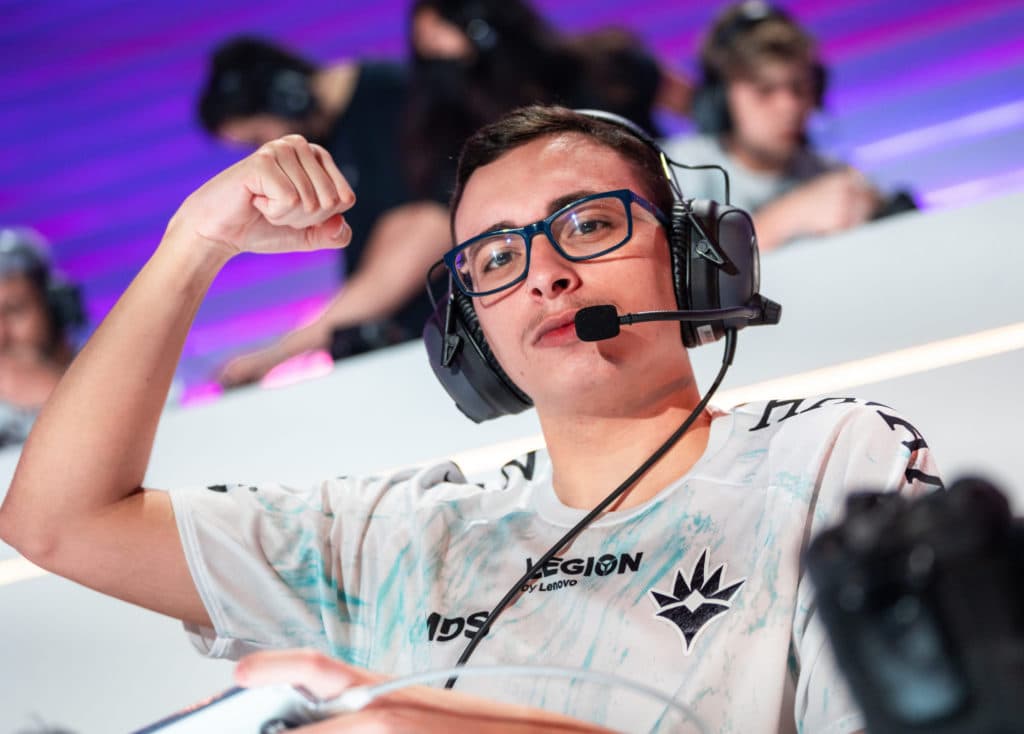 ManoFrizer no palco do Icons 2022 - Foto: Aiksoon Lee/Riot Games