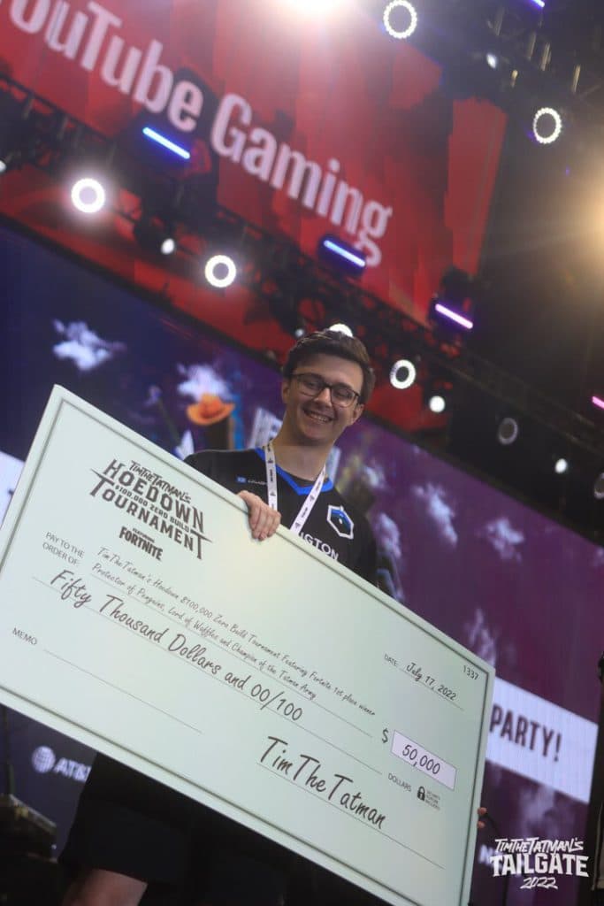BenK with his winner's cheque. (Source: @TimTheTatman <a href="https://twitter.com/timthetatman">Twitter</a>)