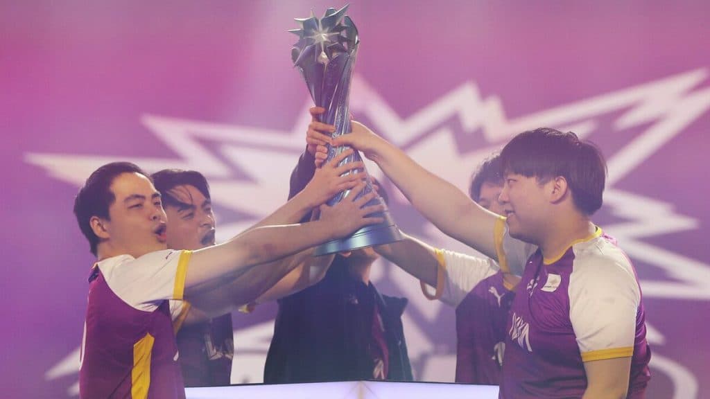 Nova Esports with their Icons trophy (Photo via Riot Games)