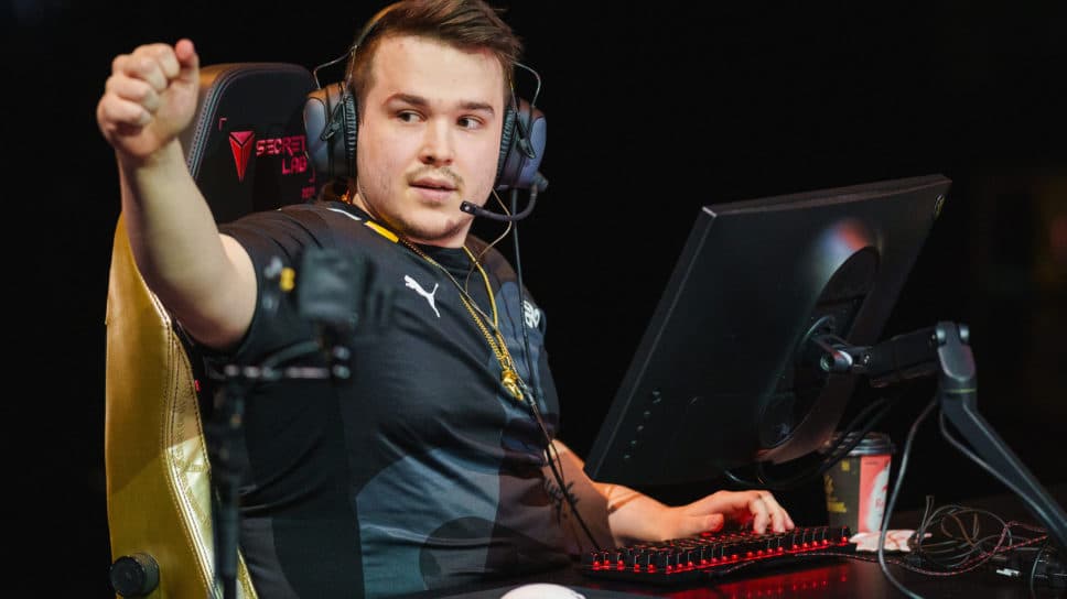 C9 Vanity’s Valorant crosshair and video settings cover image