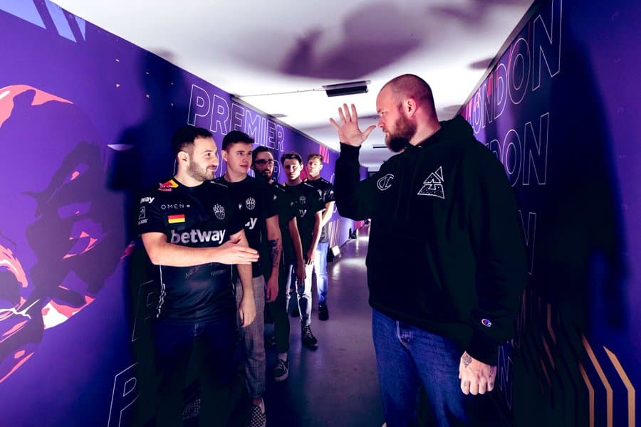 Estrup with BIG players before they walk on to the stage. Image Credit: BLAST.