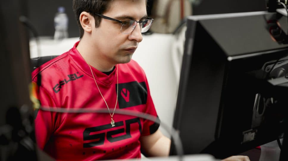 Shroud’s VALORANT crosshair and video settings cover image