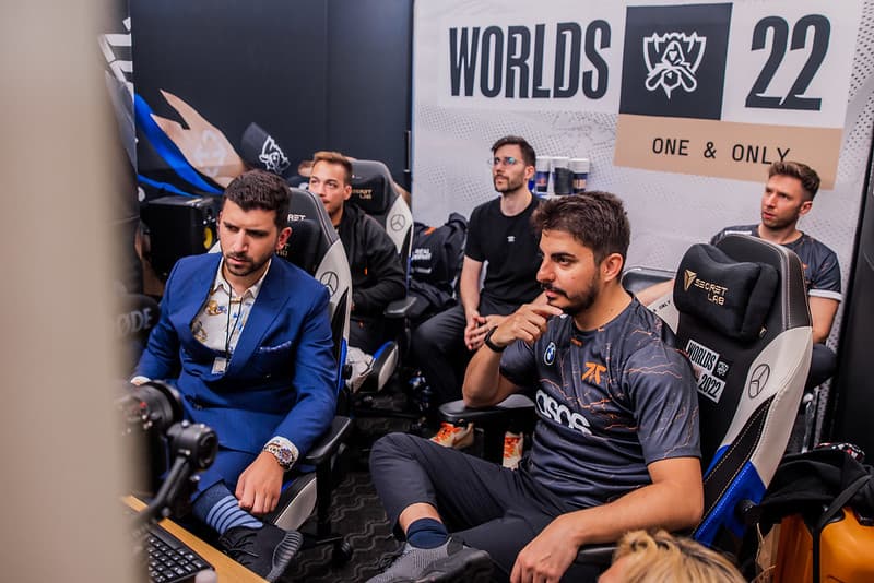 YamatoCannon, Fnatic Head Coach and other staff. Image credit: Riot Games