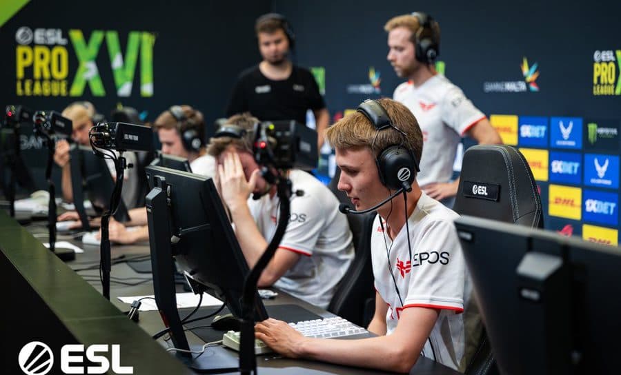 Stavn’s CS: GO crosshair and viewmodel settings cover image