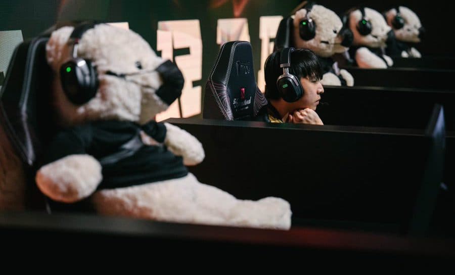 xNova walks alone on the stage as Entity take on RNG in longest TI mainstage game in history cover image