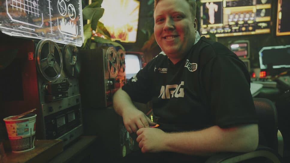 Ardiis’s Valorant crosshair and video settings cover image