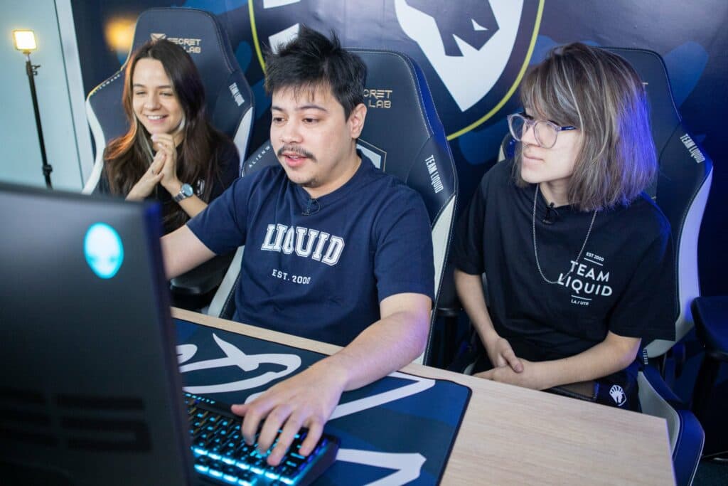Liquid FRTTT via Twitter