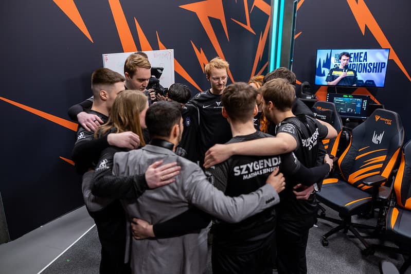 KOI players (Image via Michal Konkol and Riot Games)