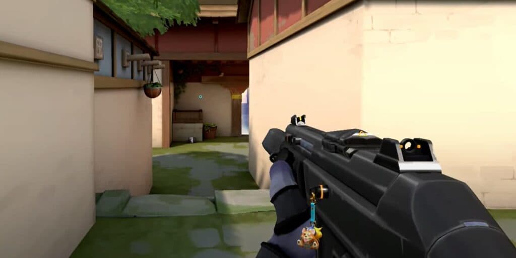 Angle snapping will keep your crosshair steady (Image via Riot Games)