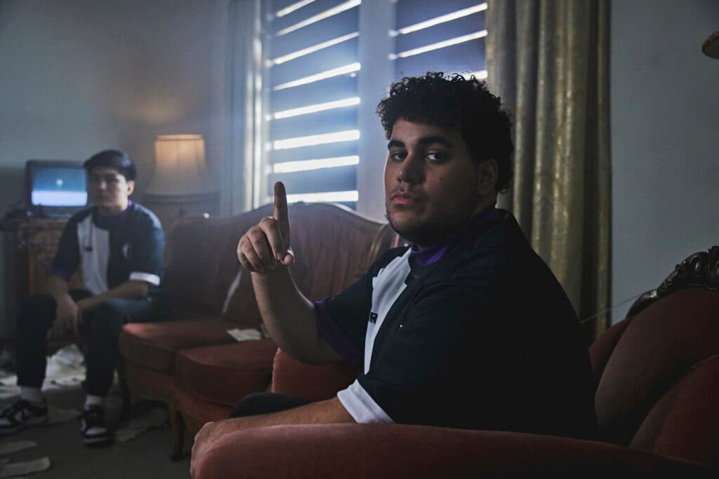 Valyn's VALORANT crosshair is red in color with no outlines. (Image Credit: The Guard)