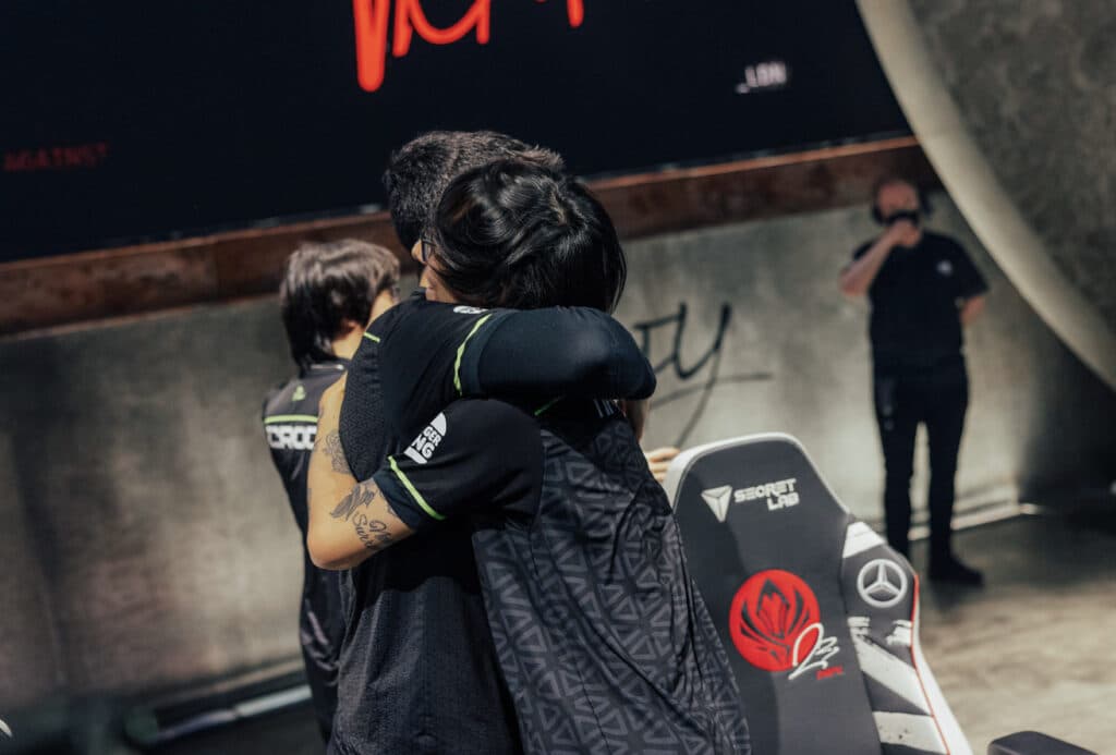 Tinowns and Robo hugging on stage after a win (Image via Colin Young-Wolff and Riot Games)
