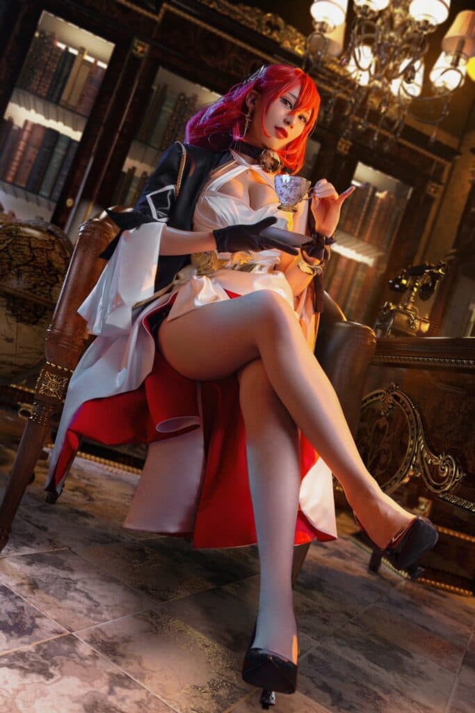 Himeko cosplay by Indonesian cosplayer Larissa Rochefort