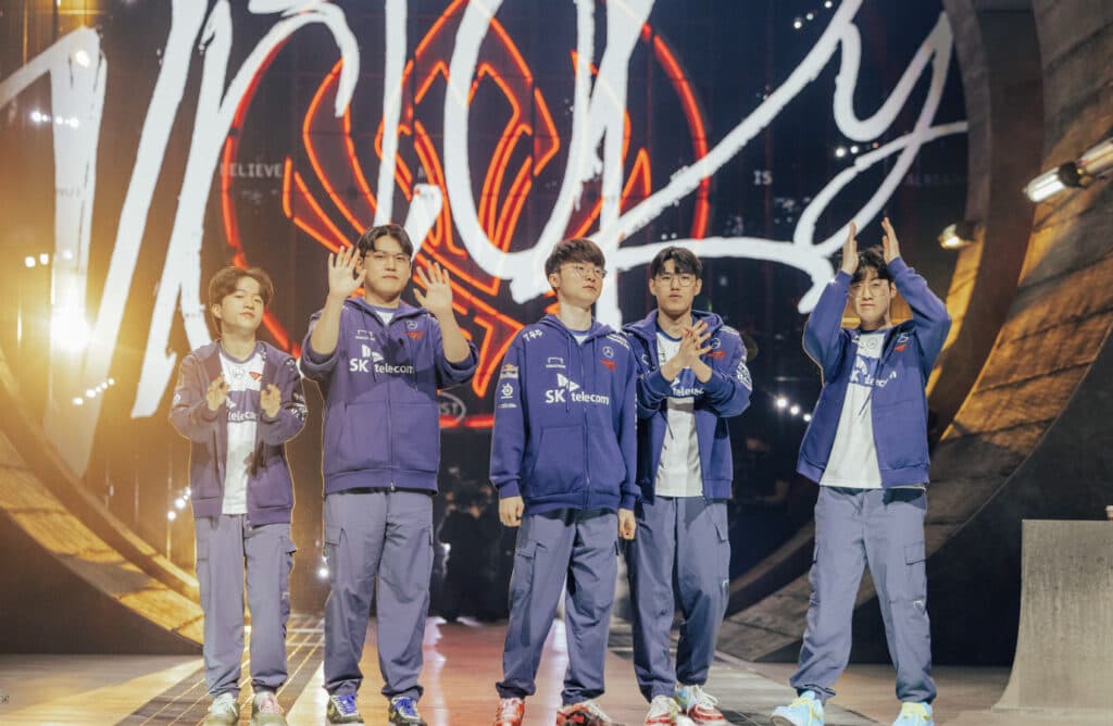 T1 saying one last goodbye to the MSI 2023 stage and crowd in London (Image via Colin Young-Wolff/Riot Games)