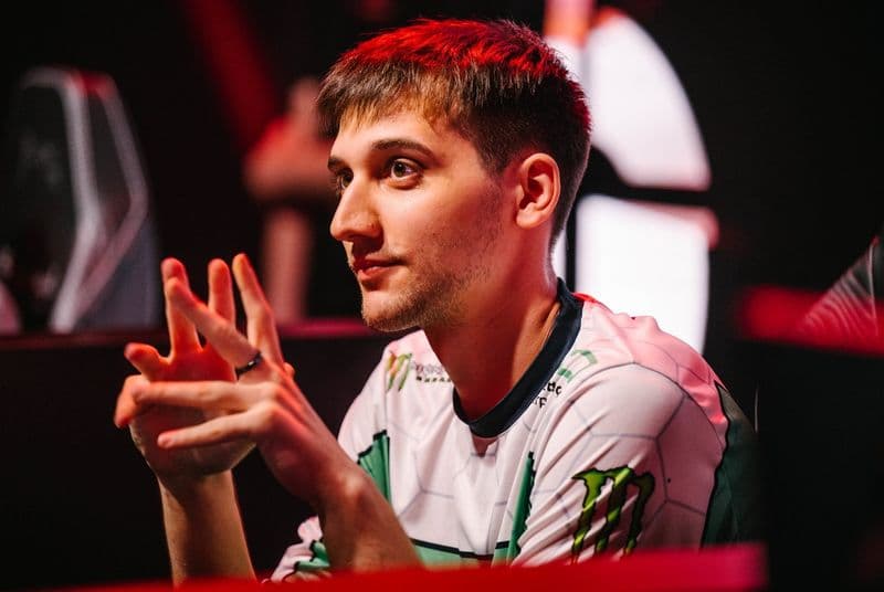 Renowned Dota 2 veteran, Arteezy, enters Kick.<br>(Image via Valve)