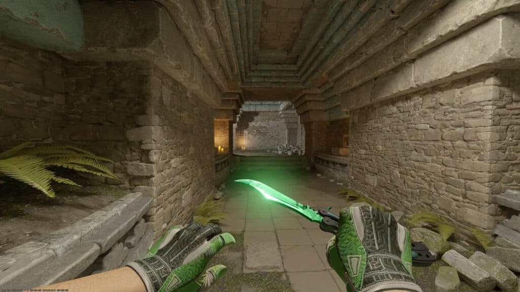 An Emerald paired with Sport Gloves | Hedge Maze (Image via <a href="https://twitter.com/filimon_trade">@filimon_trade</a>/Valve)