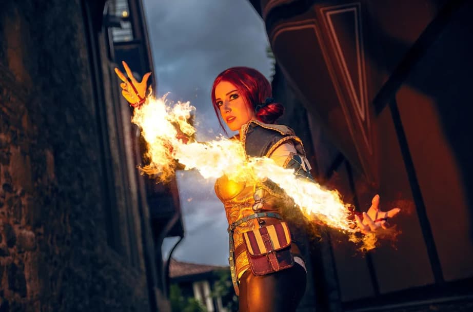 Ezysummerscosplay as Triss Merigold from the Witcher 3 (image via u/EzyCosplay on Reddit)