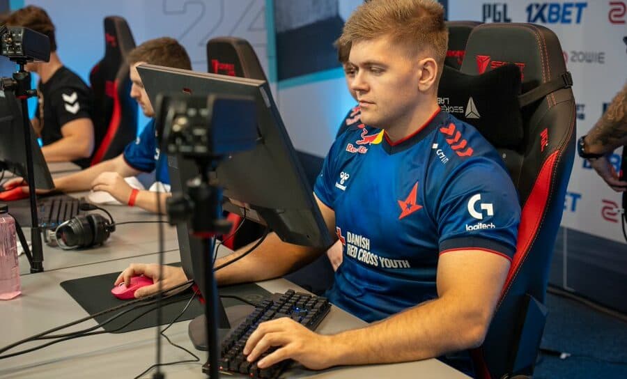 Astralis bench blameF, add ruggah as the new coach cover image