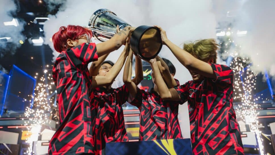 Reverse Red players are the Snapdragon Mobile Masters Free Fire winners cover image