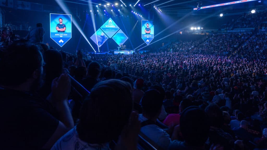 Photo of <a href="https://esports.gg/news/street-fighter-6/evo-2023-schedule-where-to-watch-results-and-more/" target="_blank" rel="noreferrer noopener">Evo 2023</a> crowd at the Mandalay Bay Convention Center in Las Vegas (Image via evo.gg)