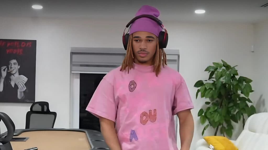 (Image via plaqueboymax)