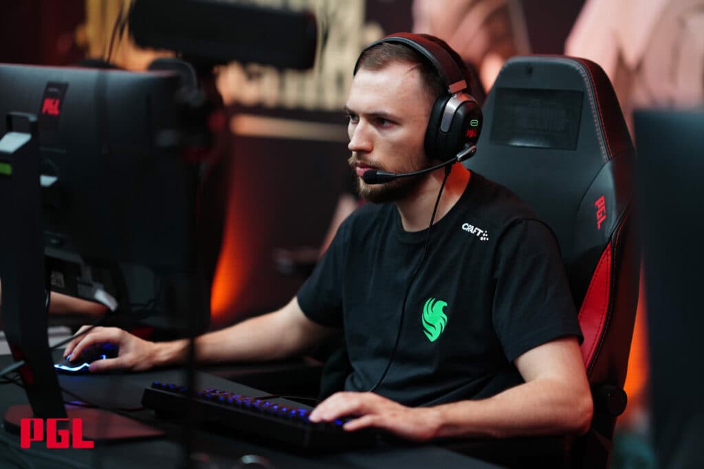 Nine is playing as a stand-in as Malr1ne faces VISA issues.