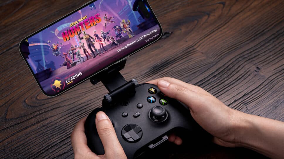 How to use a Controller on Star Wars: Hunters cover image