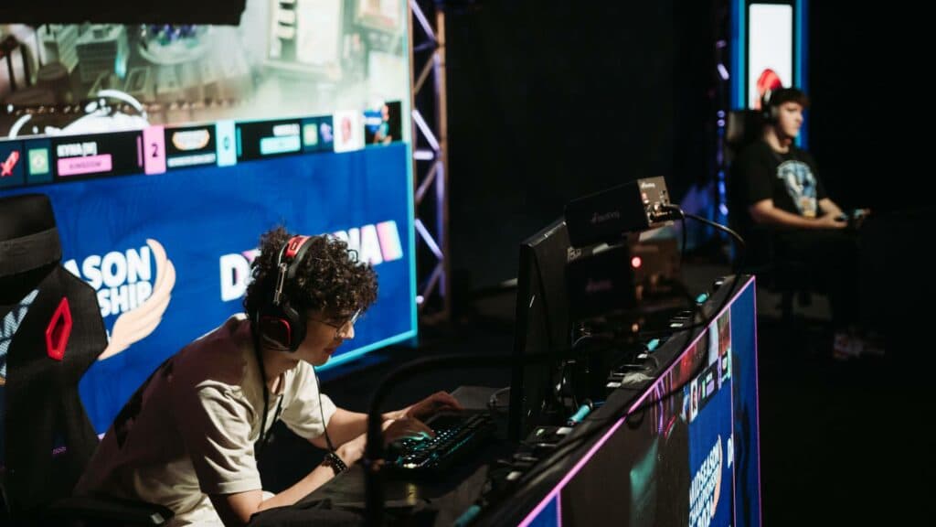 Kyna playing at CEO 2024 (image via Brawlhalla Esports)