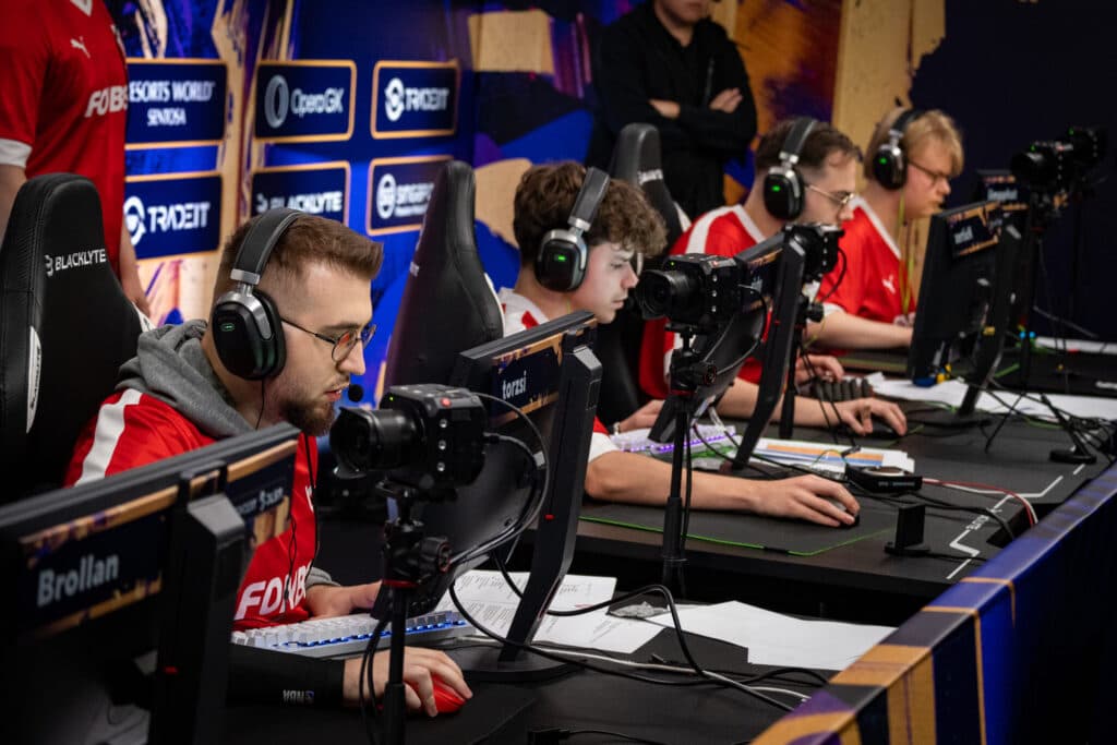 MOUZ and xertioN had a hell of a start in the BLAST Premier World Final (Photo by Nicholas Taifalos)