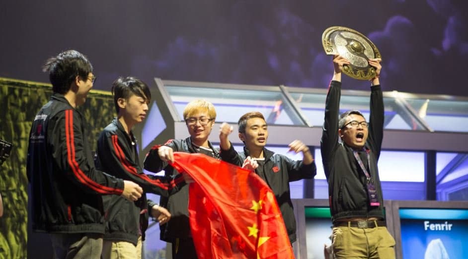 China's second TI champions. (Photo via <a href="https://liquipedia.net/commons/images/b/b3/Newbee_win_The_International_2014.jpg" target="_blank" rel="noreferrer noopener nofollow">Liquipedia</a>)
