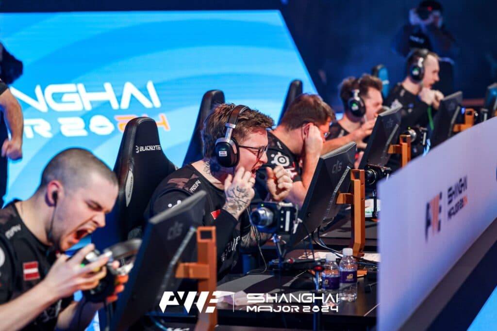 CS2 players (Image via Perfect World)